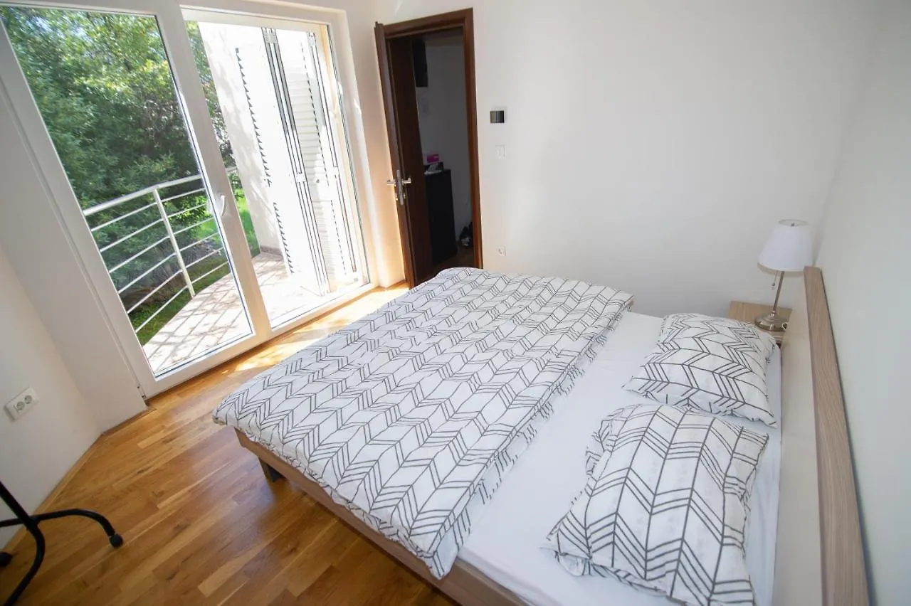 Apartment Davor Malinska